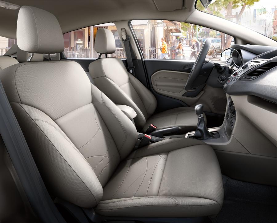 Интерьер Ford Fiesta Titanium Hatchback 2013 года  (NA) (фото 25 из 28)
